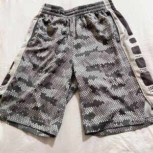 Nike Dri-Fit Shorts Young boy Gray and white  size L